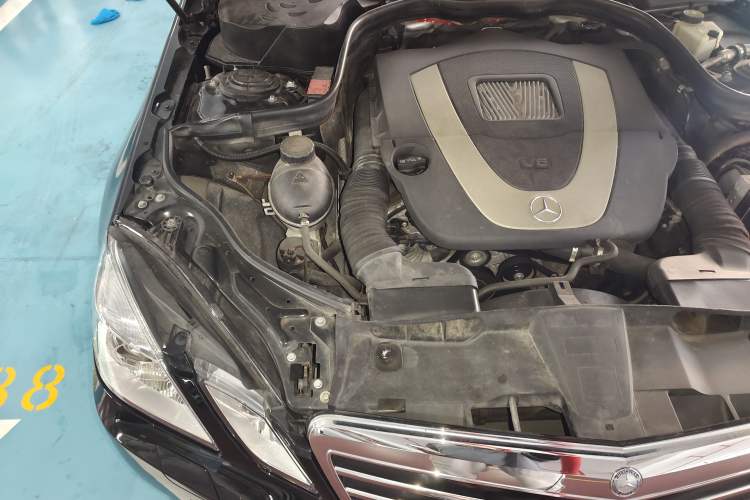 Used Mercedes-Benz E-Class 2010 E 300 Fashion Luxury Edition Engine Bay Right