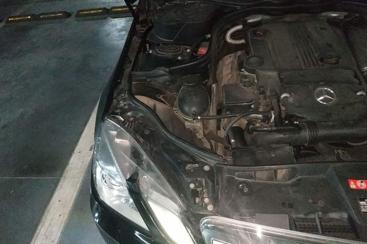 Used Mercedes-Benz E-Class 2010 E 200 CGI Elegant Model Engine Bay Right