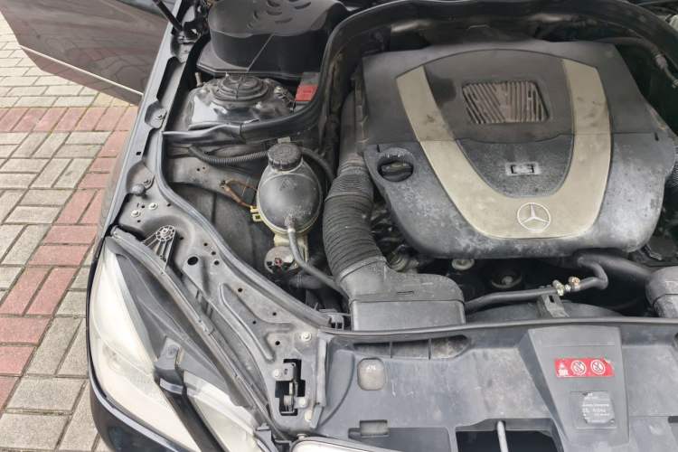 Used Mercedes-Benz E-Class 2010 E 300 L Fashion Model Engine Bay Right