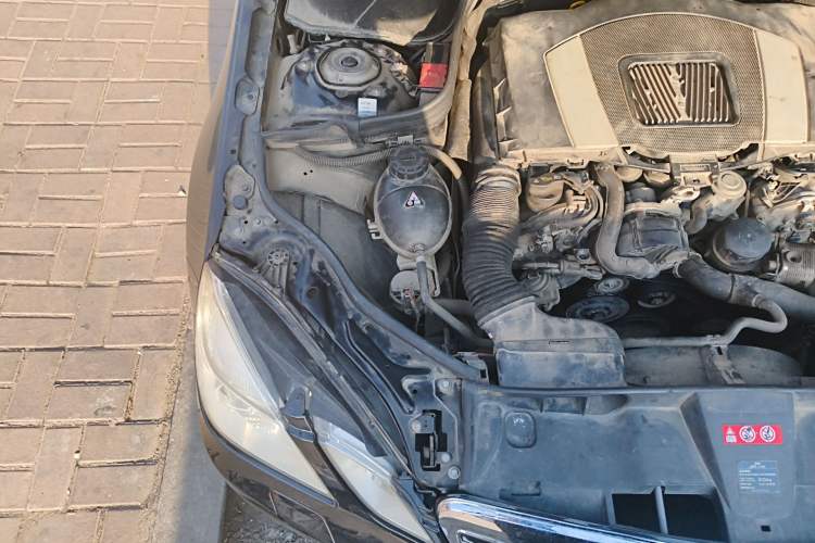 Used Mercedes-Benz E-Class 2010 E 300 L Fashion Model Engine Bay Right