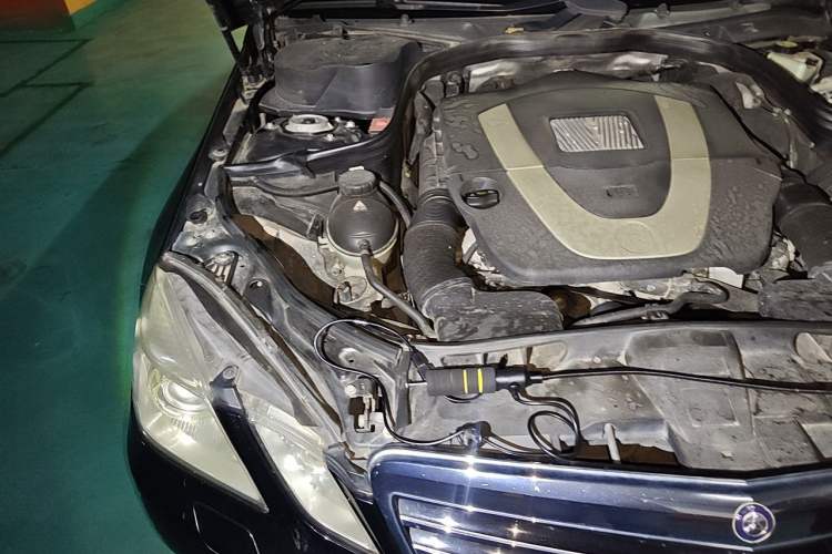Used Mercedes-Benz E-Class 2010 E 300 L Fashion Model Engine Bay Right