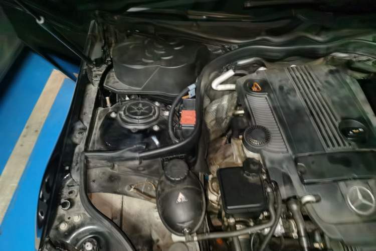 Used Mercedes-Benz E-Class 2010 E 260 CGI Fashion Model Engine Bay Right