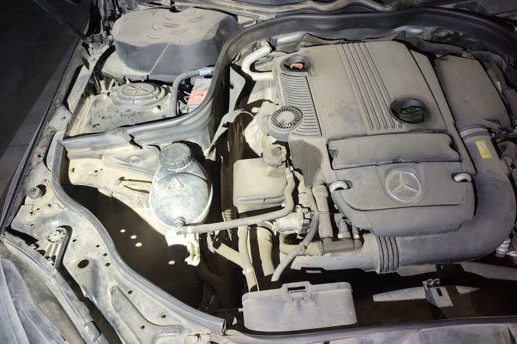 Used Mercedes-Benz E-Class 2010 E 200 CGI Elegant Model Engine Bay Right