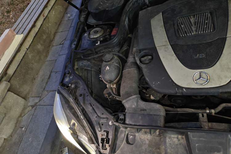Used Mercedes-Benz E-Class 2010 E 300 L Fashion Model Engine Bay Right