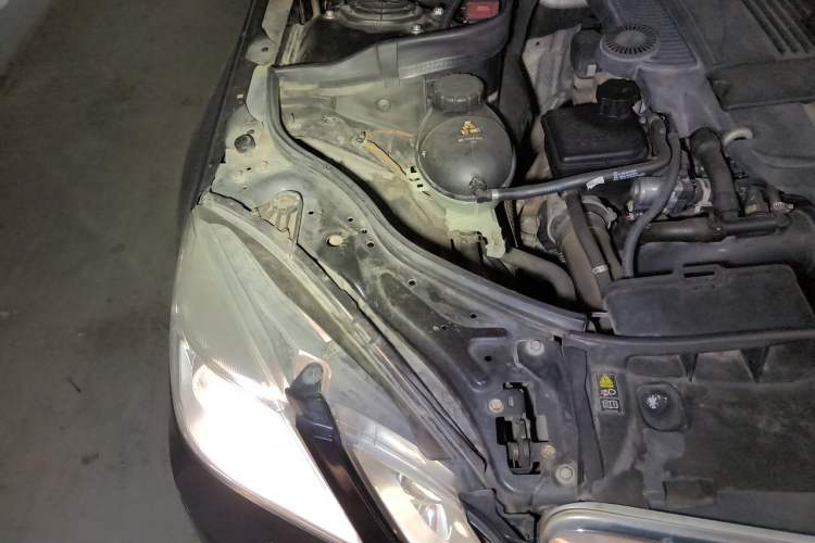 Used Mercedes-Benz E-Class 2010 E 200 CGI Elegant Model Engine Bay Right