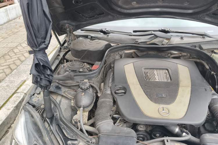 Used Mercedes-Benz E-Class 2010 E 300 Elegant Luxury Edition Engine Bay Right