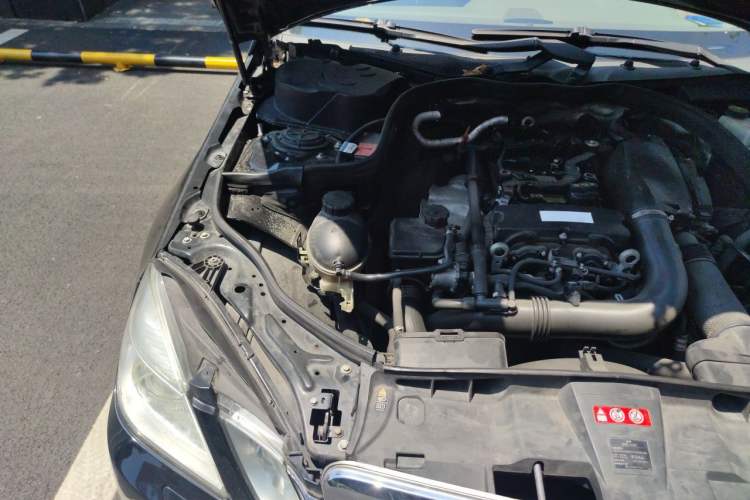 Used Mercedes-Benz E-Class 2010 E 260 L CGI Elegant Model Engine Bay Right