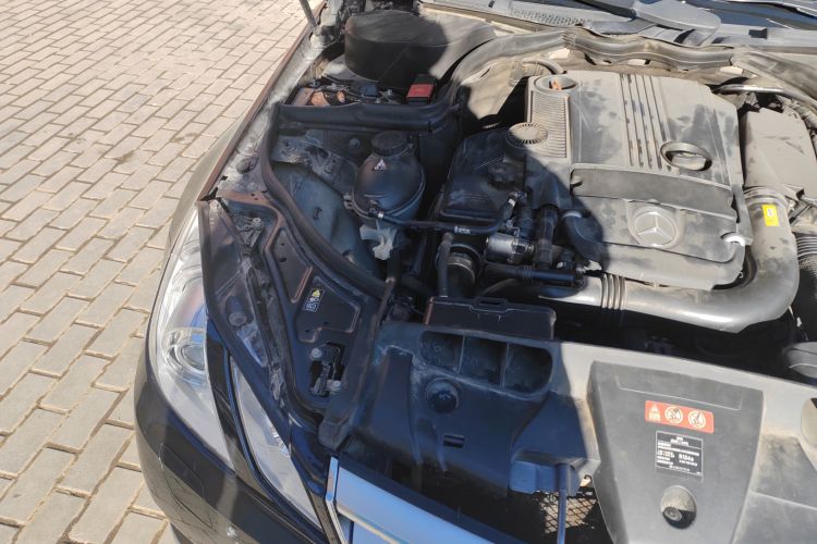 Used Mercedes-Benz E-Class 2010 E 260 CGI Coupe Engine Bay Right