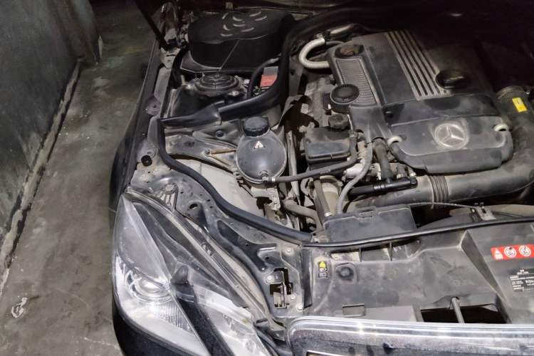 Used Mercedes-Benz E-Class 2010 E 200 CGI Elegant Model Engine Bay Right