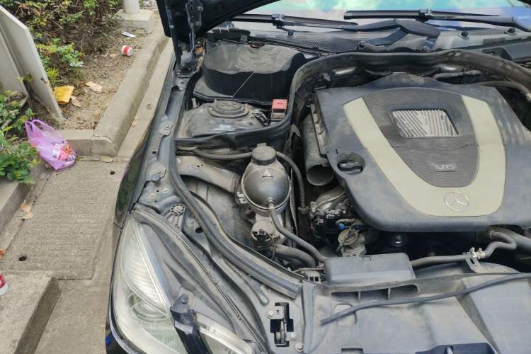 Used Mercedes-Benz E-Class 2010 E 300 L Fashion Model Engine Bay Right