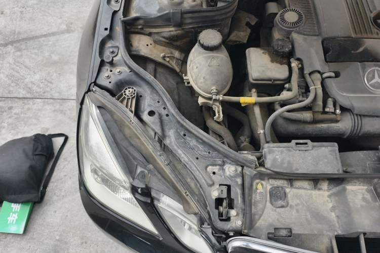 Used Mercedes-Benz E-Class 2010 E 200 CGI Elegant Model Engine Bay Right