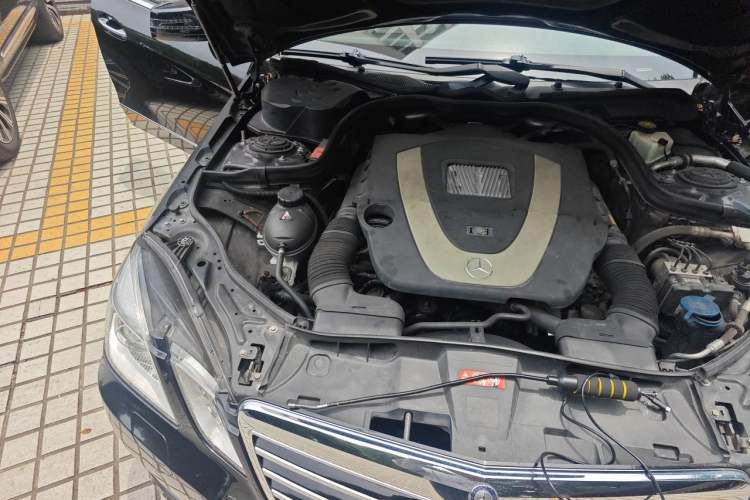 Used Mercedes-Benz E-Class 2010 E 300 L Fashion Model Engine Bay Right
