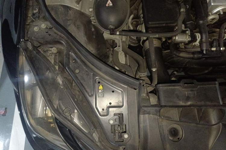 Used Mercedes-Benz E-Class 2010 E 260 CGI Coupe Engine Bay Right