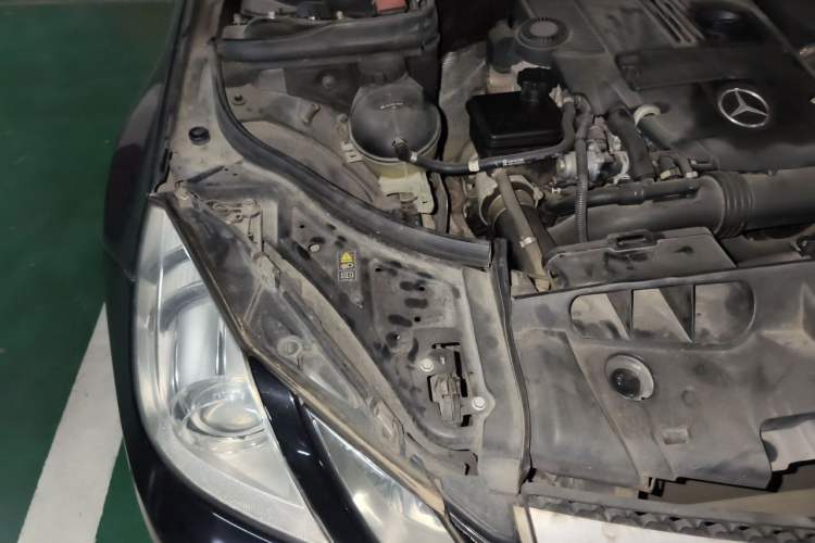 Used Mercedes-Benz E-Class 2010 E 260 CGI Coupe Engine Bay Right