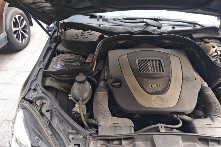 Used Mercedes-Benz E-Class 2010 E 300 L Fashion Model Engine Bay Right