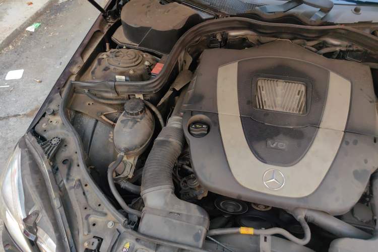 Used Mercedes-Benz E-Class 2010 E 300 L Fashion Model Engine Bay Right