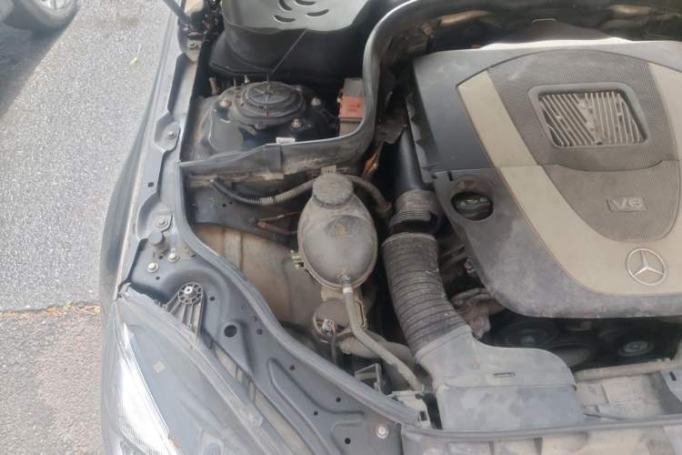 Used Mercedes-Benz E-Class 2010 E 300 Elegant Luxury Edition Engine Bay Right