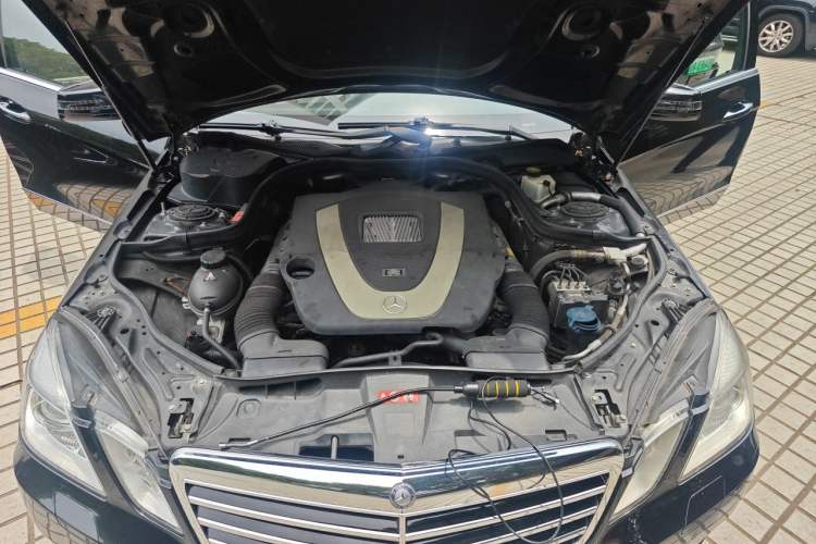Used Mercedes-Benz E-Class 2010 E 300 L Fashion Model Engine Bay