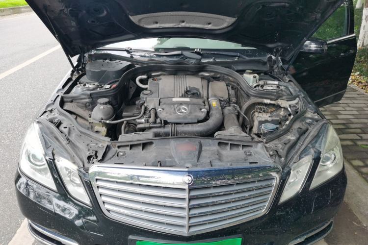 Used Mercedes-Benz E-Class 2010 E 260 L CGI Elegant Model Engine Bay