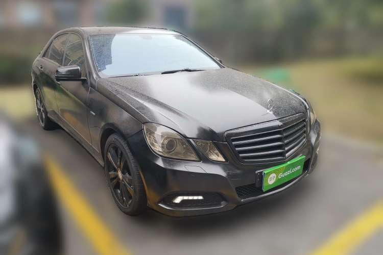 Used Mercedes-Benz E-Class 2010 E 260 CGI Fashion Model Front Right 45 Deg