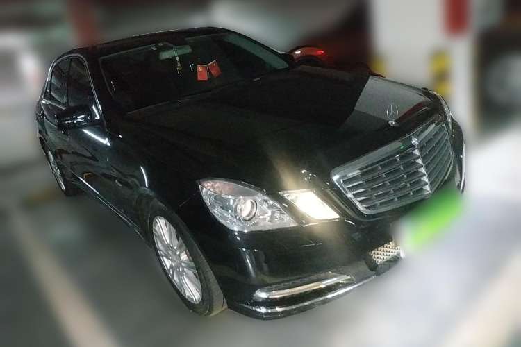 Used Mercedes-Benz E-Class 2010 E 200 CGI Elegant Model Front Right 45 Deg