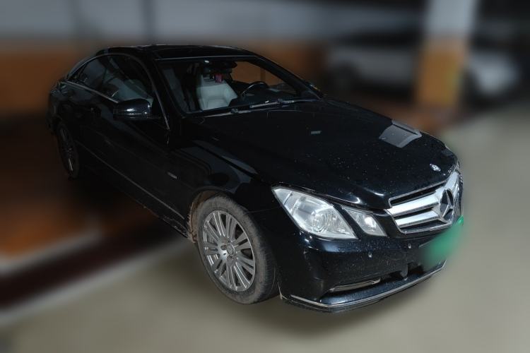 Used Mercedes-Benz E-Class 2010 E 260 CGI Coupe Front Right 45 Deg