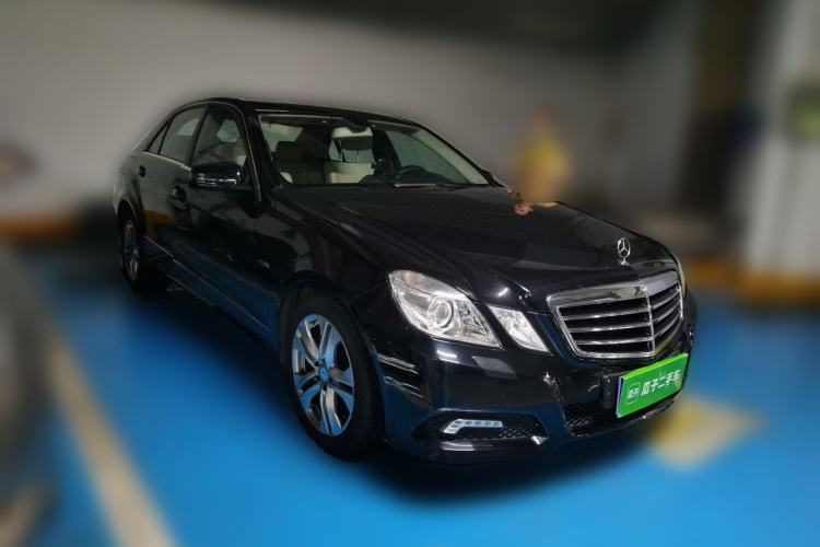 Used Mercedes-Benz E-Class 2010 E 260 CGI Fashion Model Front Right 45 Deg