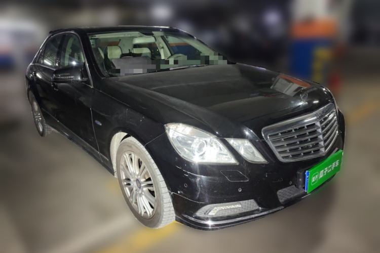 Used Mercedes-Benz E-Class 2010 E 200 CGI Elegant Model Front Right 45 Deg