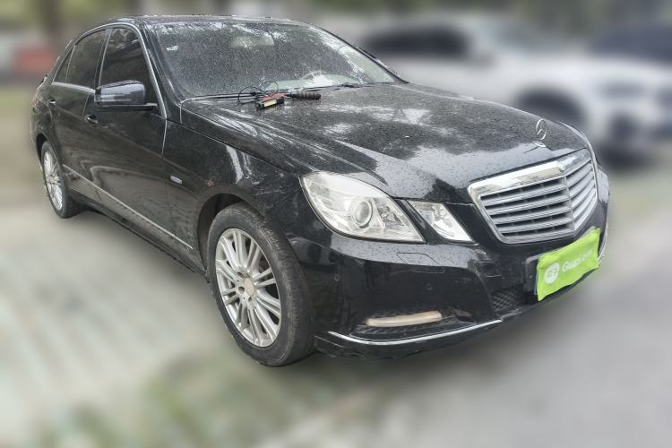 Used Mercedes-Benz E-Class 2010 E 200 CGI Elegant Model Front Right 45 Deg