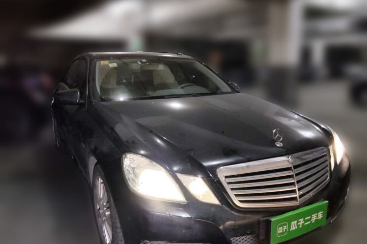 Used Mercedes-Benz E-Class 2010 E 200 CGI Elegant Model Front Right 45 Deg