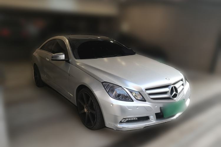 Used Mercedes-Benz E-Class 2010 E 260 CGI Coupe Front Right 45 Deg