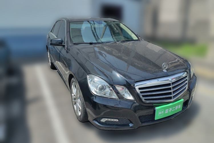 Used Mercedes-Benz E-Class 2010 E 260 CGI Fashion Model Front Right 45 Deg