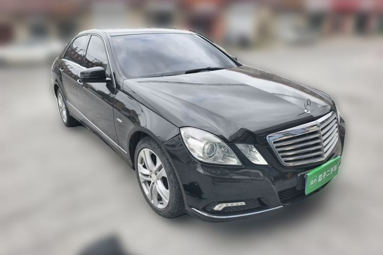 Used Mercedes-Benz E-Class 2010 E 200 CGI Elegant Model Front Right 45 Deg