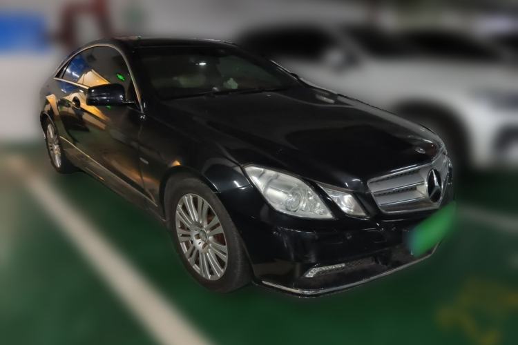 Used Mercedes-Benz E-Class 2010 E 260 CGI Coupe Front Right 45 Deg