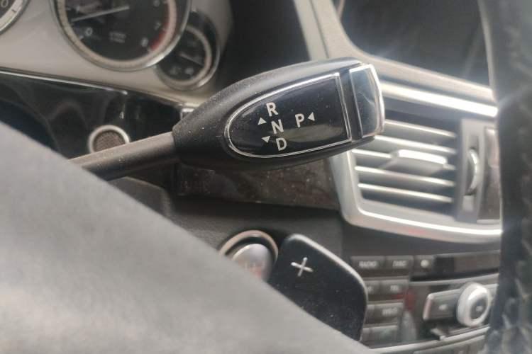 Used Mercedes-Benz E-Class 2010 E 300 L Fashion Model Gear Lever