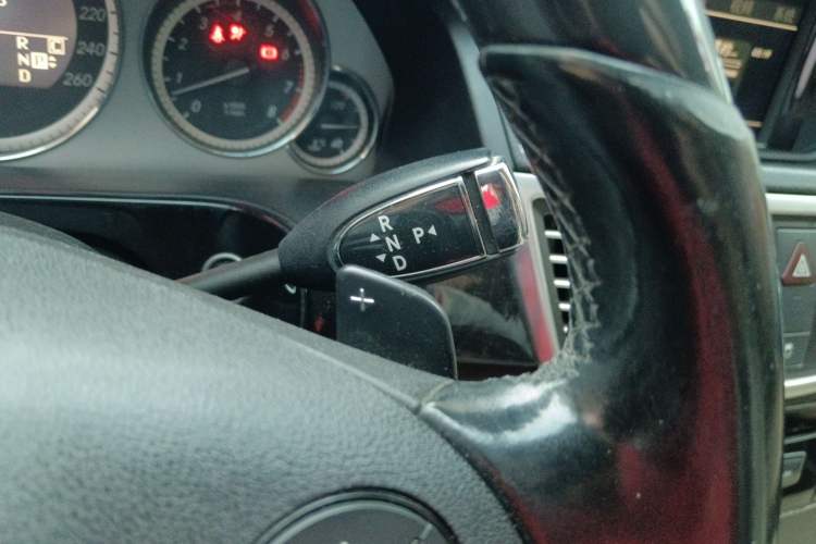 Used Mercedes-Benz E-Class 2010 E 300 Fashion Luxury Edition Gear Lever