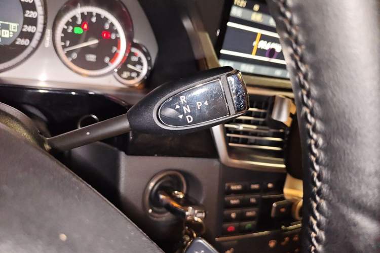 Used Mercedes-Benz E-Class 2010 E 300 L Fashion Model Gear Lever