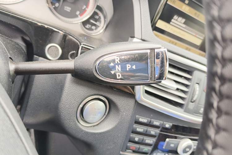 Used Mercedes-Benz E-Class 2010 E 300 L Fashion Model Gear Lever