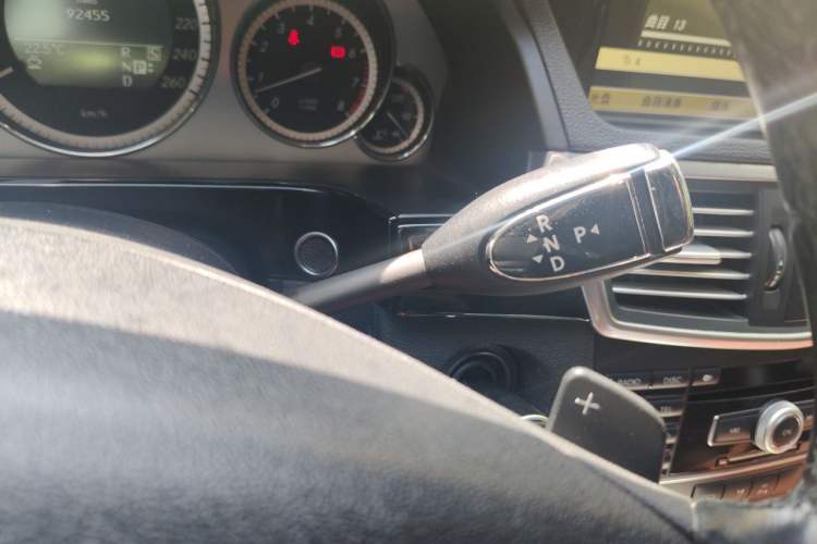 Used Mercedes-Benz E-Class 2010 E 300 L Fashion Model Gear Lever