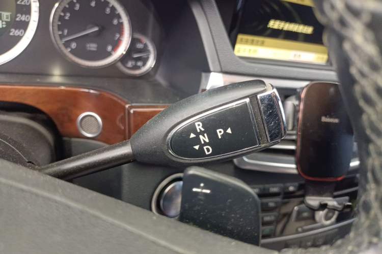 Used Mercedes-Benz E-Class 2010 E 300 L Fashion Model Gear Lever