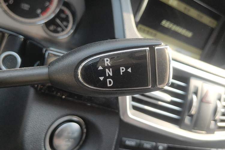 Used Mercedes-Benz E-Class 2010 E 300 L Fashion Model Gear Lever