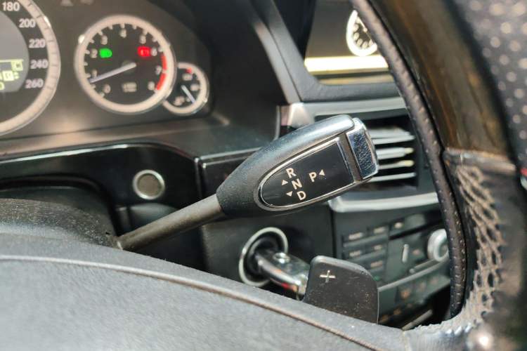 Used Mercedes-Benz E-Class 2010 E 300 Fashion Luxury Edition Gear Lever