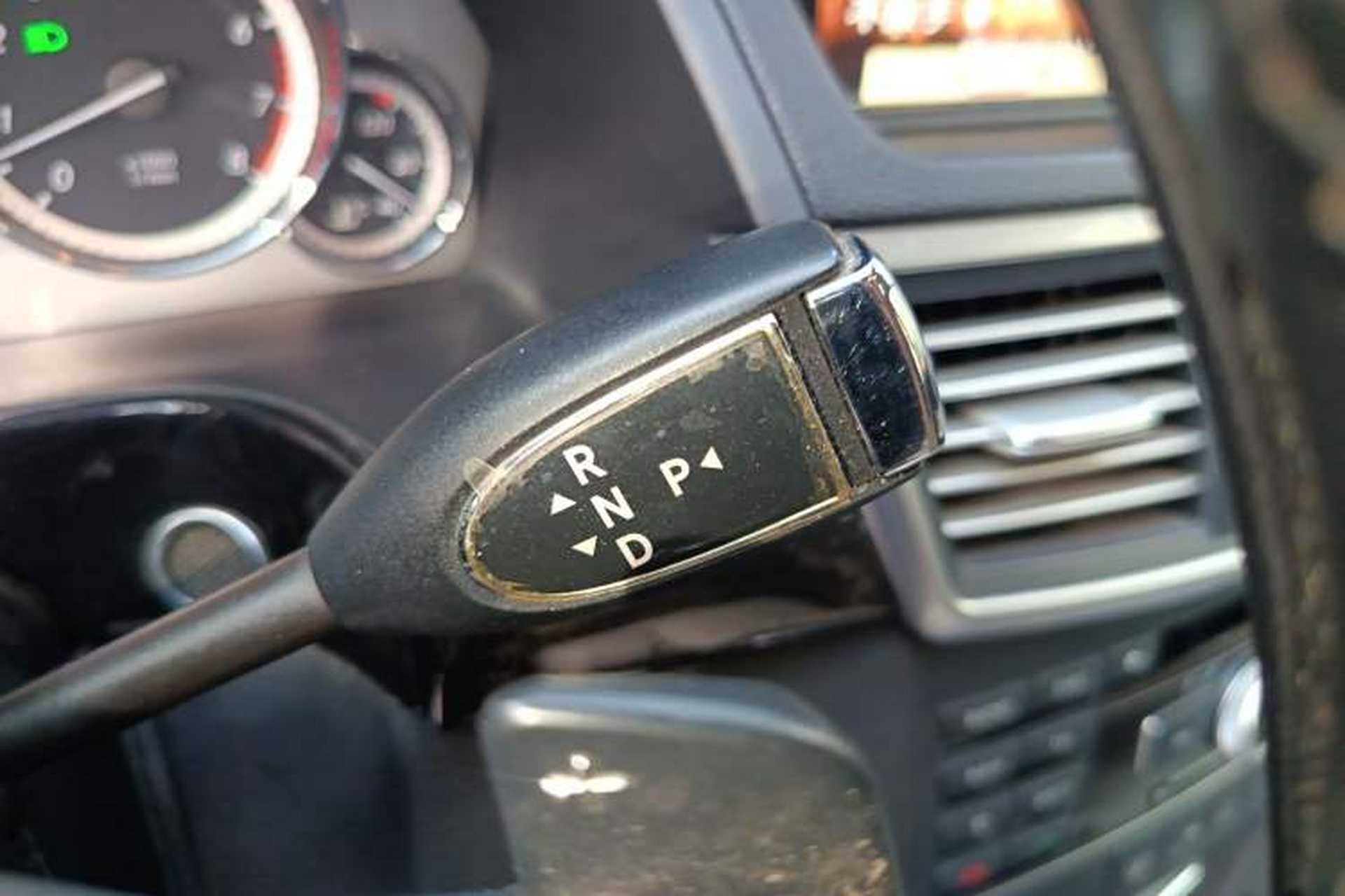 Used Mercedes-Benz E-Class 2010 E 300 L Fashion Model Gear Lever