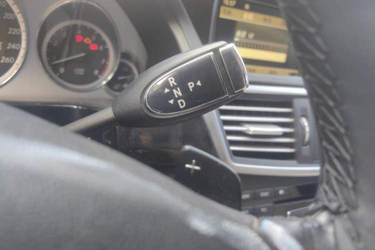 Used Mercedes-Benz E-Class 2010 E 300 L Fashion Model Gear Lever