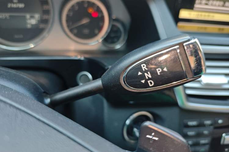 Used Mercedes-Benz E-Class 2010 E 300 L Fashion Model Gear Lever