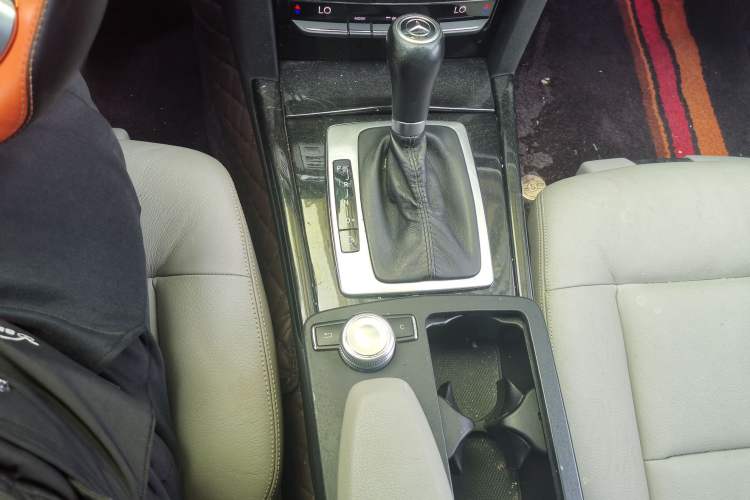 Used Mercedes-Benz E-Class 2010 E 260 CGI Fashion Model Gear Lever