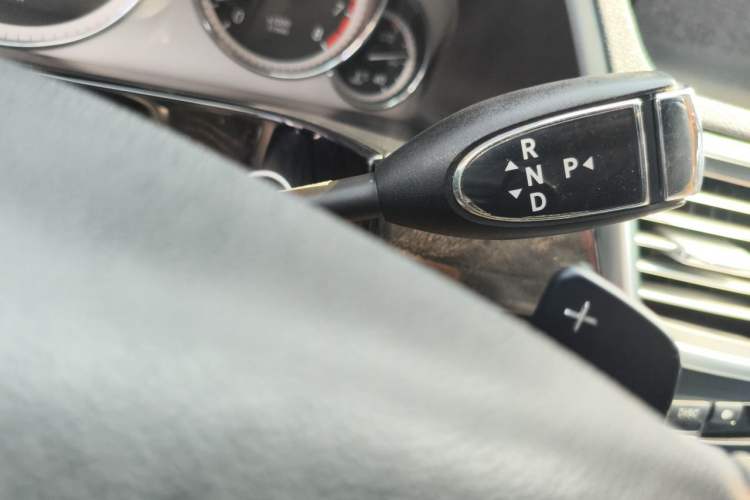 Used Mercedes-Benz E-Class 2010 E 300 L Fashion Model Gear Lever