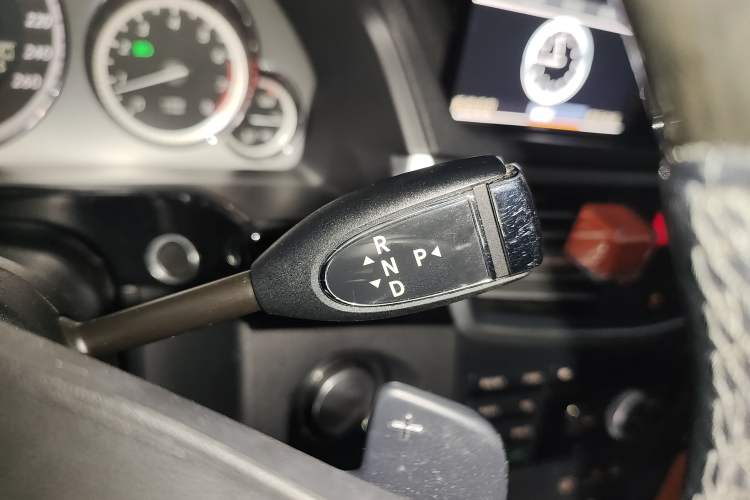 Used Mercedes-Benz E-Class 2010 E 300 Fashion Luxury Edition Gear Lever