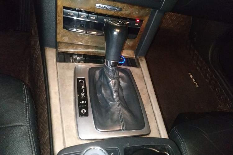 Used Mercedes-Benz E-Class 2010 E 200 CGI Elegant Model Gear Lever