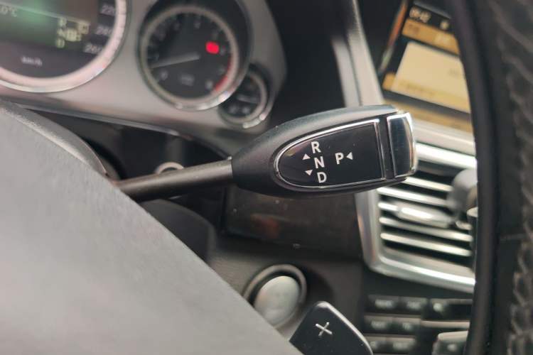 Used Mercedes-Benz E-Class 2010 E 300 L Fashion Model Gear Lever